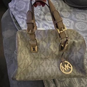 Micheal Kors light tan bag